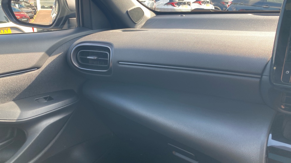 Toyota Yaris Cross 1.5 Hybrid GR Sport 5dr CVT Hybrid Estate - Image 45