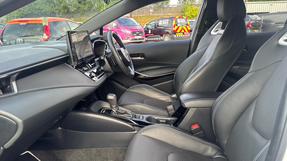 Toyota Corolla 2.0 Hybrid 178 Excel 5dr CVT Hybrid Estate - Image 5