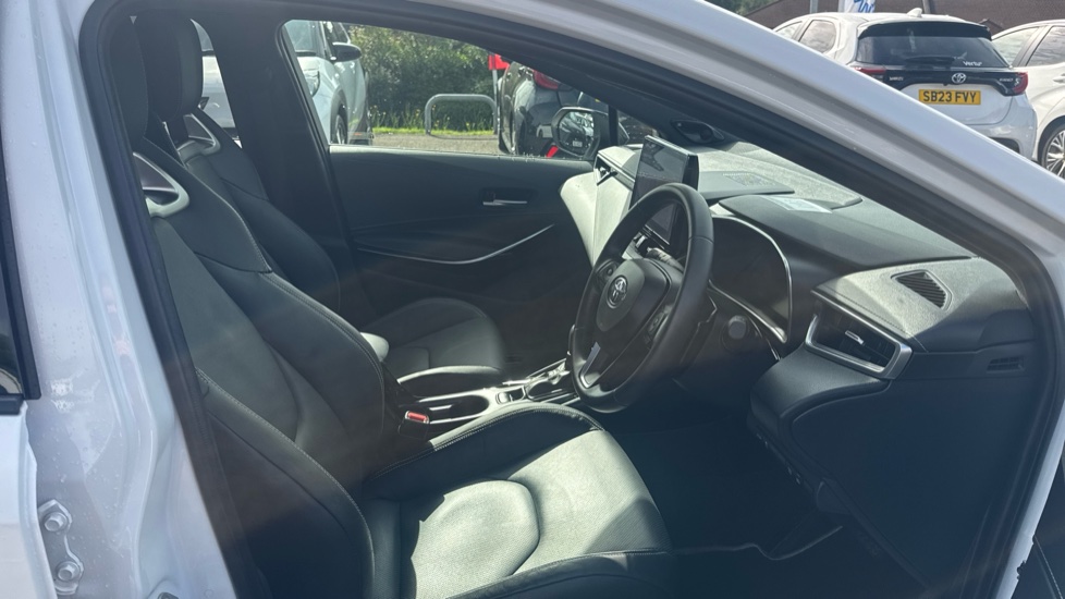 Toyota Corolla 2.0 Hybrid 178 Excel 5dr CVT Hybrid Estate - Image 12