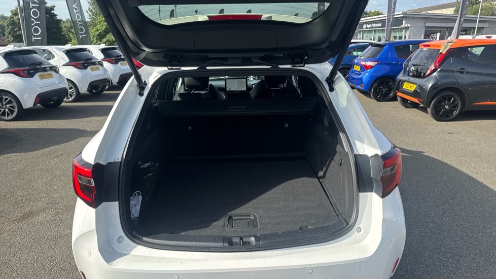 Toyota Corolla 2.0 Hybrid 178 Excel 5dr CVT Hybrid Estate - Image 13
