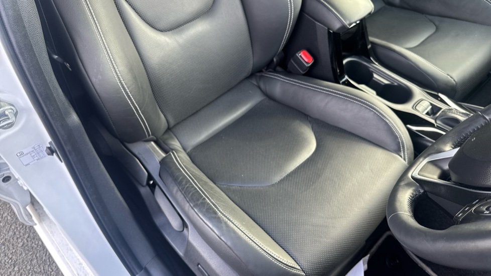 Toyota Corolla 2.0 Hybrid 178 Excel 5dr CVT Hybrid Estate - Image 17