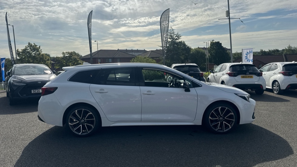 Toyota Corolla 2.0 Hybrid 178 Excel 5dr CVT Hybrid Estate - Image 23