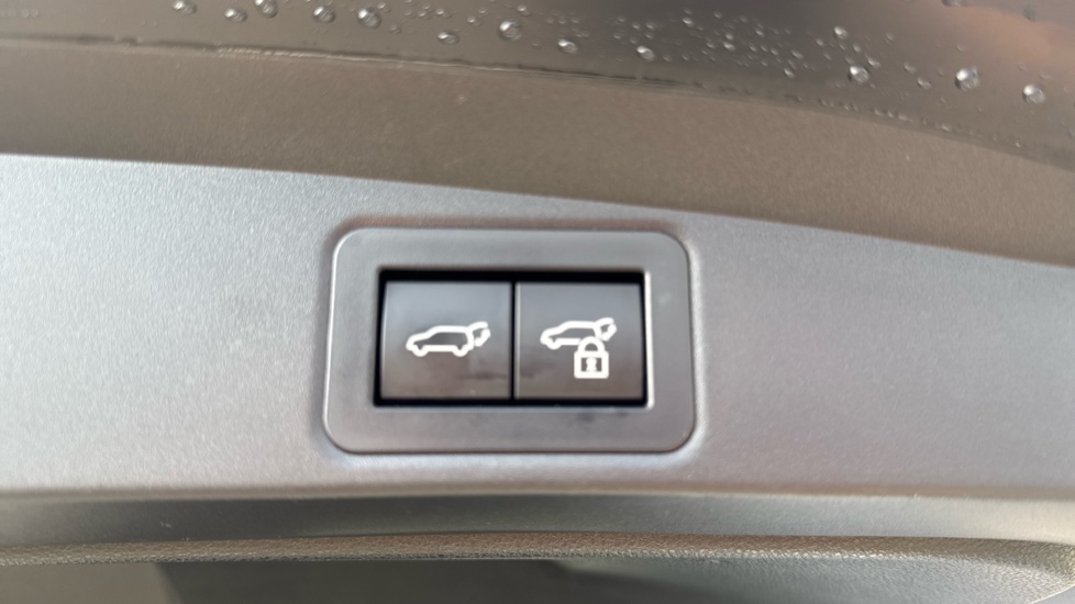 Toyota Corolla 2.0 Hybrid 178 Excel 5dr CVT Hybrid Estate - Image 29