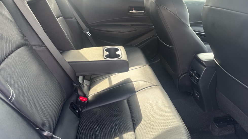 Toyota Corolla 2.0 Hybrid 178 Excel 5dr CVT Hybrid Estate - Image 30