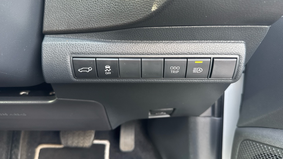 Toyota Corolla 2.0 Hybrid 178 Excel 5dr CVT Hybrid Estate - Image 43