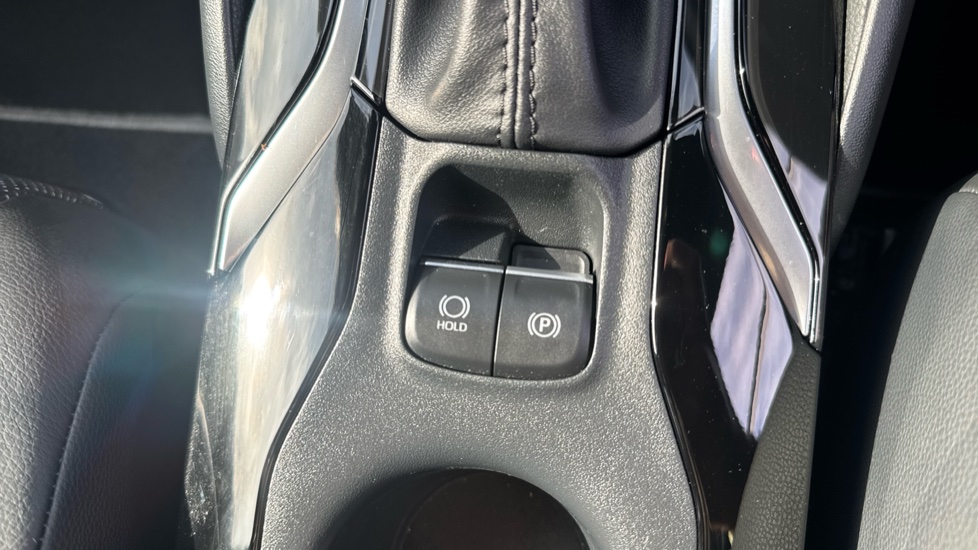Toyota Corolla 2.0 Hybrid 178 Excel 5dr CVT Hybrid Estate - Image 44