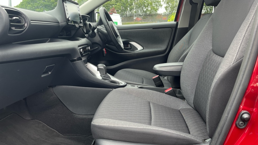 Toyota Yaris 1.5 Hybrid Design 5dr CVT Hybrid Hatchback - Image 5