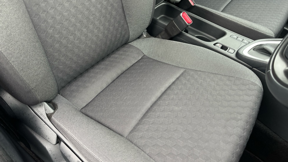 Toyota Yaris 1.5 Hybrid Design 5dr CVT Hybrid Hatchback - Image 17