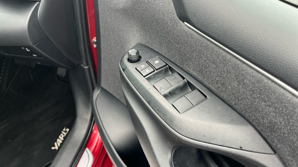 Toyota Yaris 1.5 Hybrid Design 5dr CVT Hybrid Hatchback - Image 32