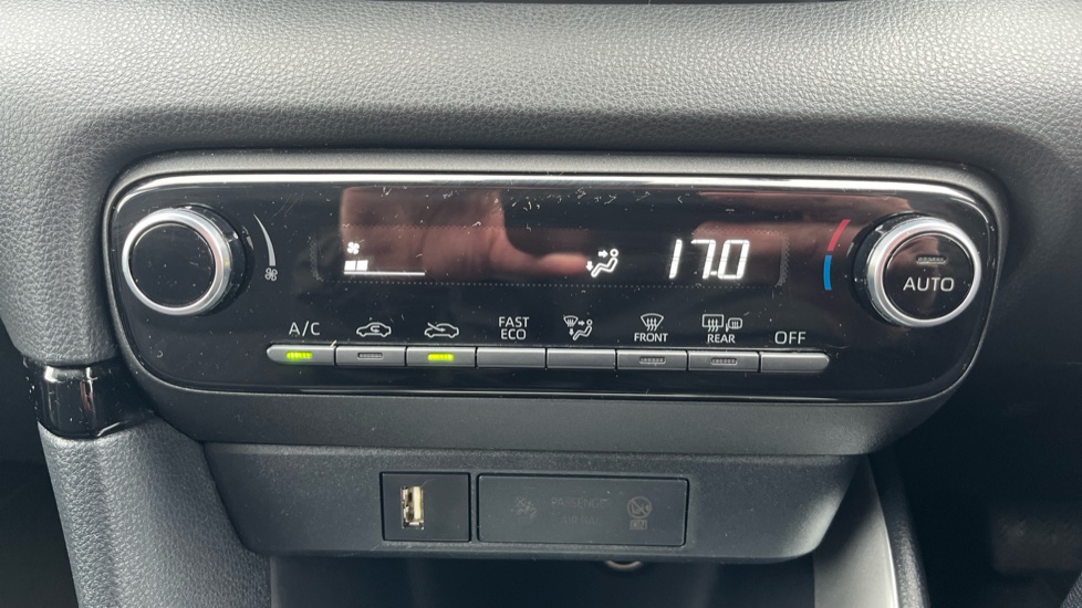 Toyota Yaris 1.5 Hybrid Design 5dr CVT Hybrid Hatchback - Image 43