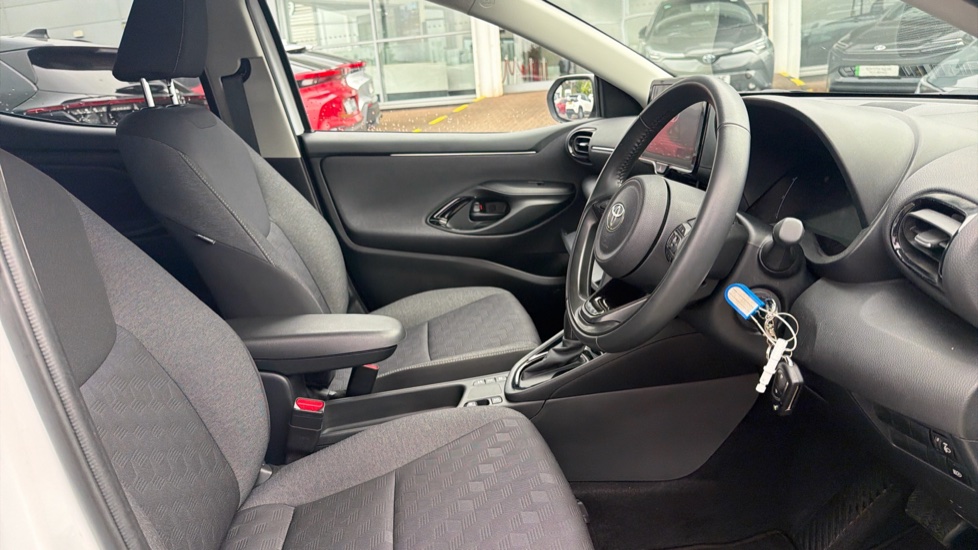 Toyota Yaris 1.5 Hybrid Design 5dr CVT Hybrid Hatchback - Image 12