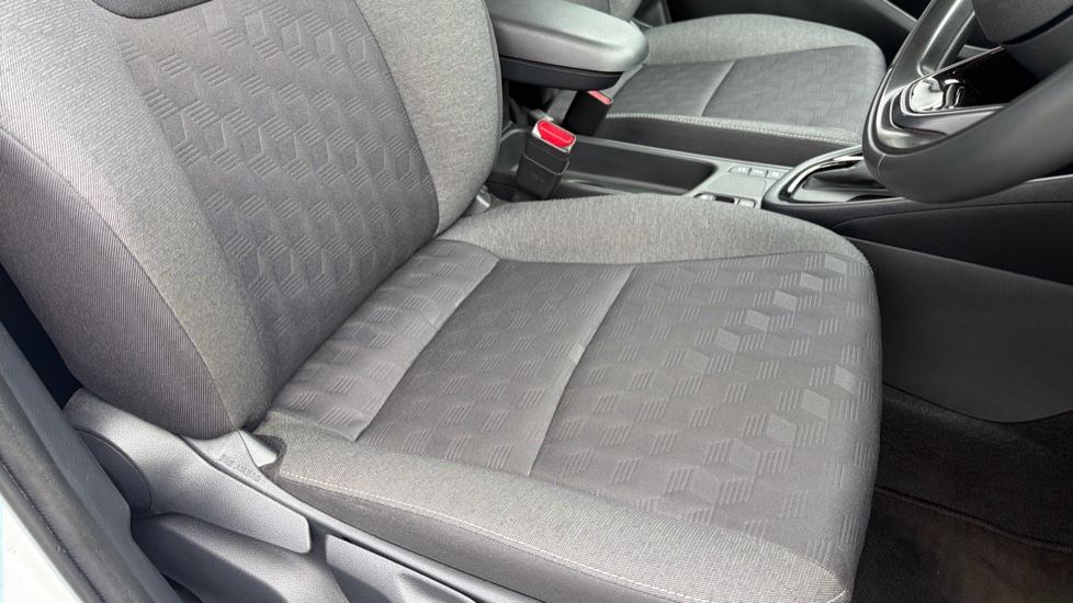 Toyota Yaris 1.5 Hybrid Design 5dr CVT Hybrid Hatchback - Image 17
