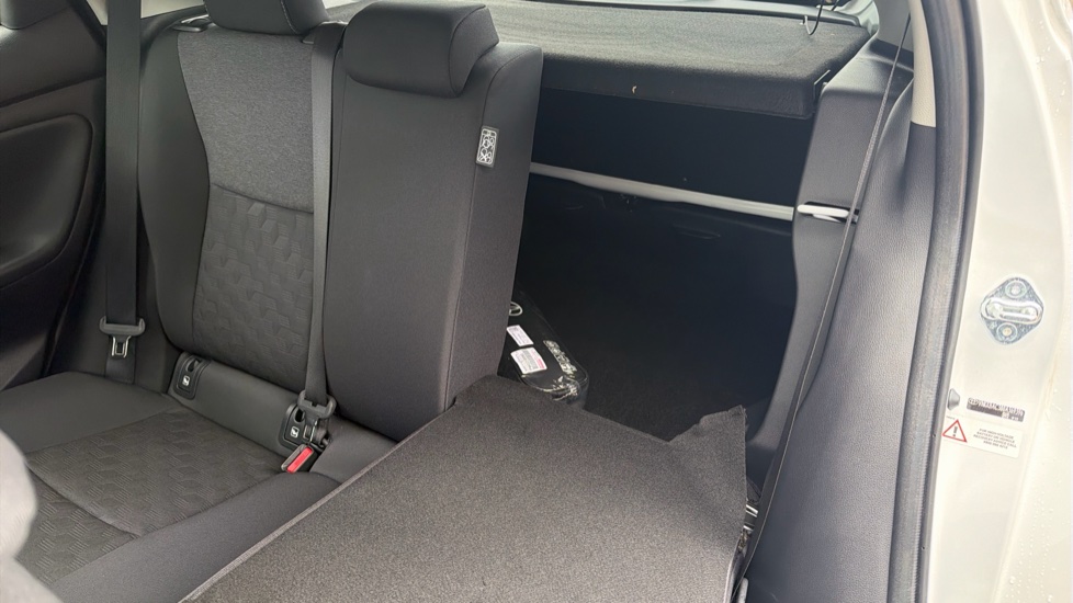 Toyota Yaris 1.5 Hybrid Design 5dr CVT Hybrid Hatchback - Image 18