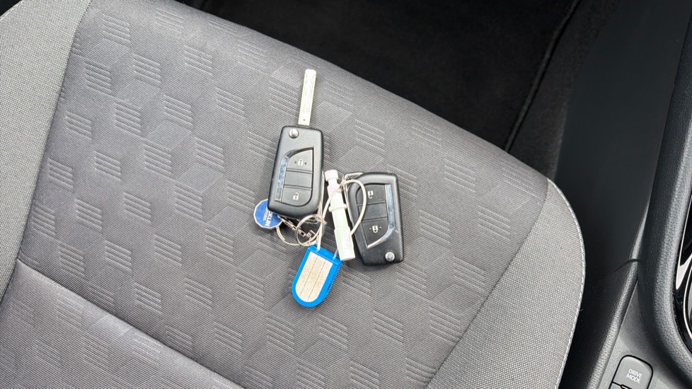 Toyota Yaris 1.5 Hybrid Design 5dr CVT Hybrid Hatchback - Image 28