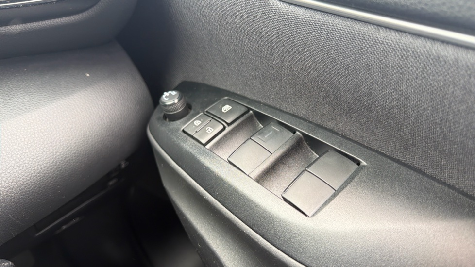 Toyota Yaris 1.5 Hybrid Design 5dr CVT Hybrid Hatchback - Image 31