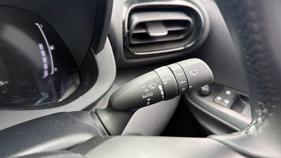 Toyota Yaris 1.5 Hybrid Design 5dr CVT Hybrid Hatchback - Image 34