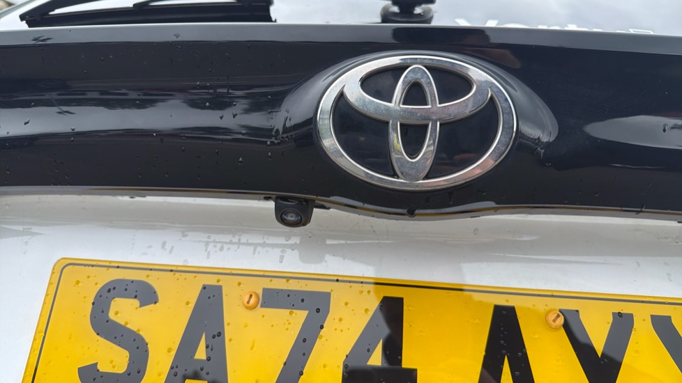 Toyota Yaris 1.5 Hybrid Design 5dr CVT Hybrid Hatchback - Image 39