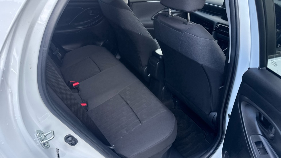 Toyota Yaris 1.5 Hybrid Design 5dr CVT Hybrid Hatchback - Image 8