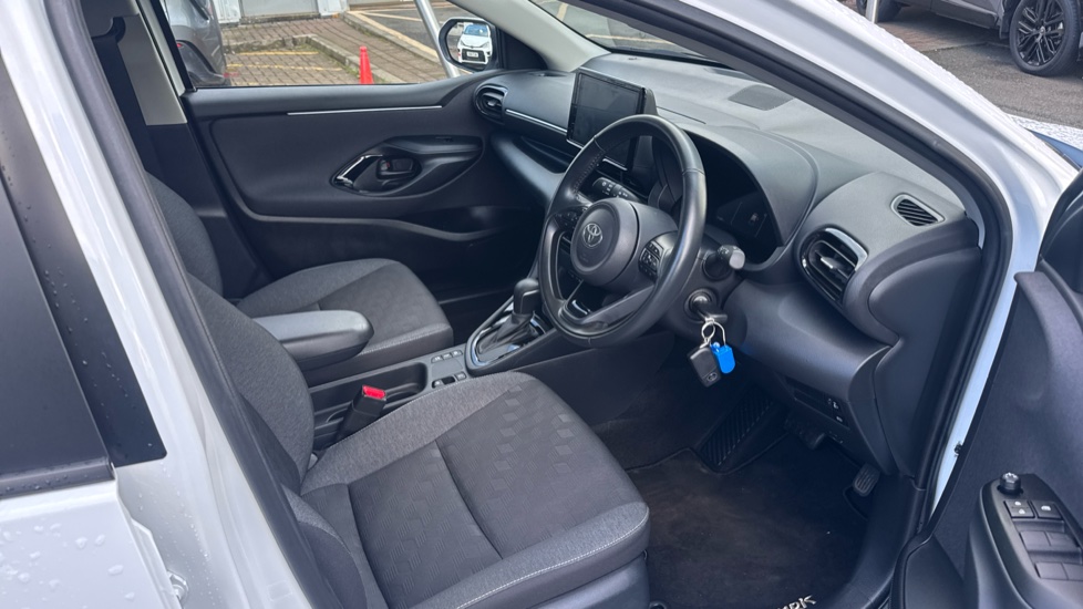 Toyota Yaris 1.5 Hybrid Design 5dr CVT Hybrid Hatchback - Image 12