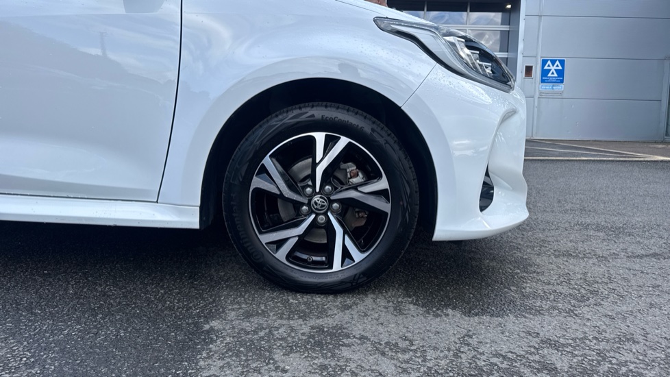 Toyota Yaris 1.5 Hybrid Design 5dr CVT Hybrid Hatchback - Image 25