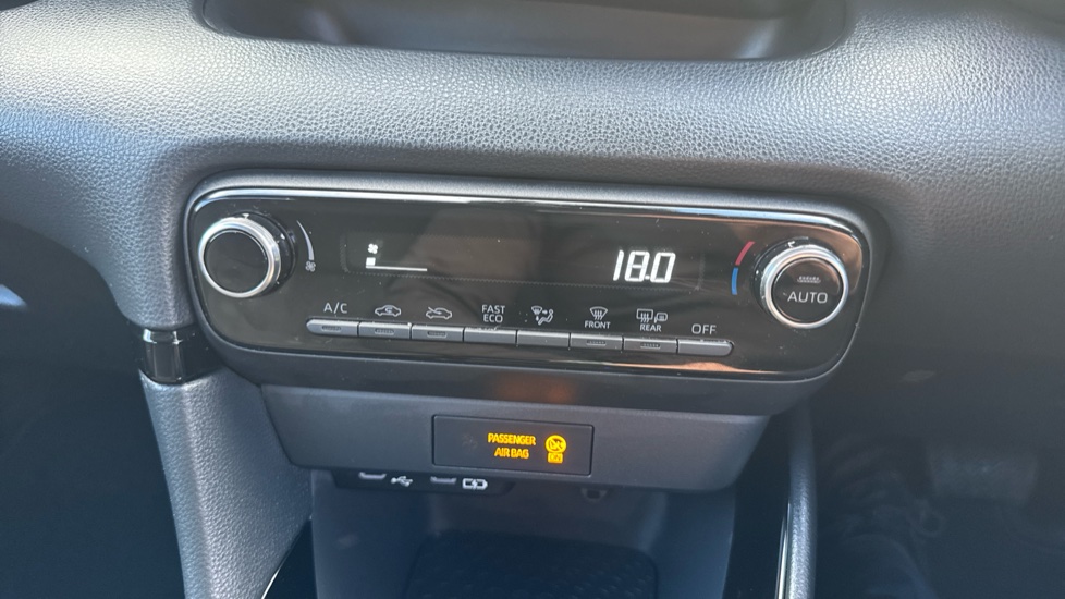 Toyota Yaris 1.5 Hybrid Design 5dr CVT Hybrid Hatchback - Image 33
