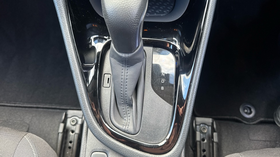 Toyota Yaris 1.5 Hybrid Design 5dr CVT Hybrid Hatchback - Image 34