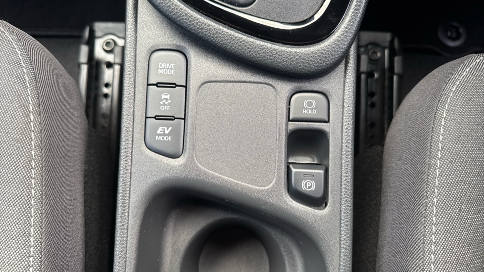 Toyota Yaris 1.5 Hybrid Design 5dr CVT Hybrid Hatchback - Image 35