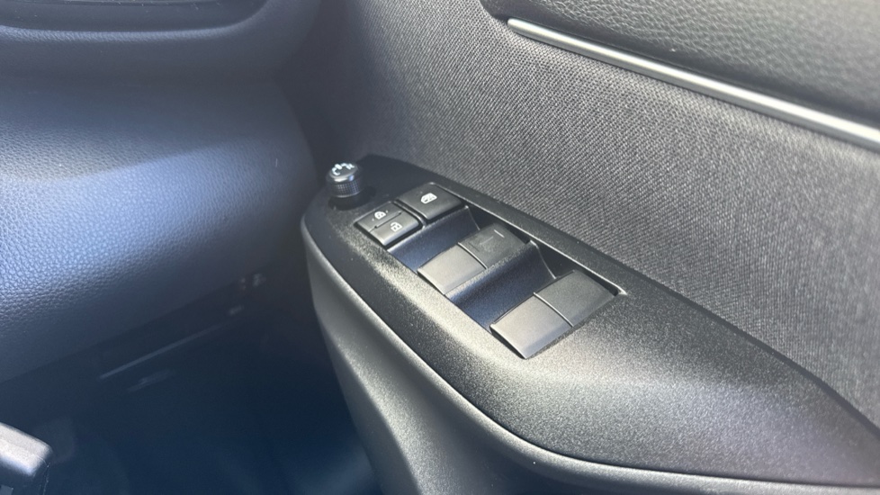 Toyota Yaris 1.5 Hybrid Design 5dr CVT Hybrid Hatchback - Image 40