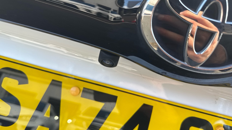 Toyota Yaris 1.5 Hybrid Design 5dr CVT Hybrid Hatchback - Image 44