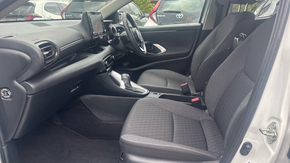 Toyota Yaris 1.5 Hybrid Design 5dr CVT Hybrid Hatchback - Image 5