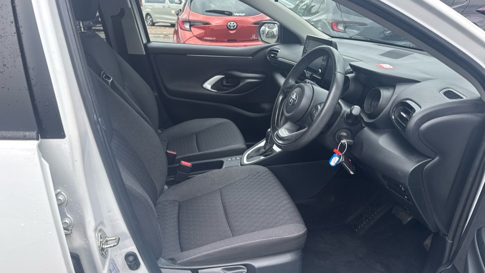 Toyota Yaris 1.5 Hybrid Design 5dr CVT Hybrid Hatchback - Image 12