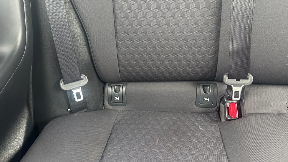 Toyota Yaris 1.5 Hybrid Design 5dr CVT Hybrid Hatchback - Image 14