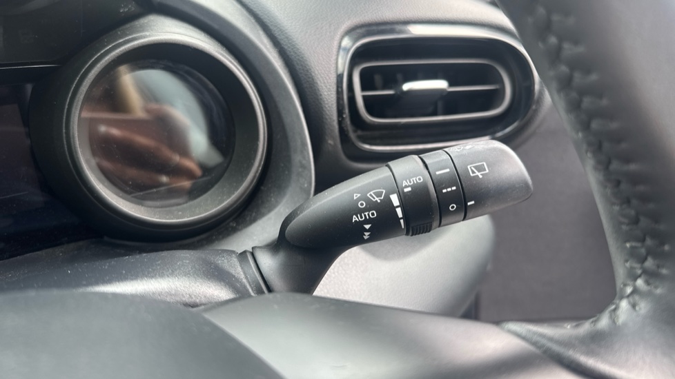 Toyota Yaris 1.5 Hybrid Design 5dr CVT Hybrid Hatchback - Image 30