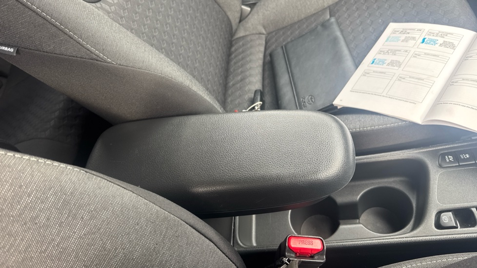 Toyota Yaris 1.5 Hybrid Design 5dr CVT Hybrid Hatchback - Image 33