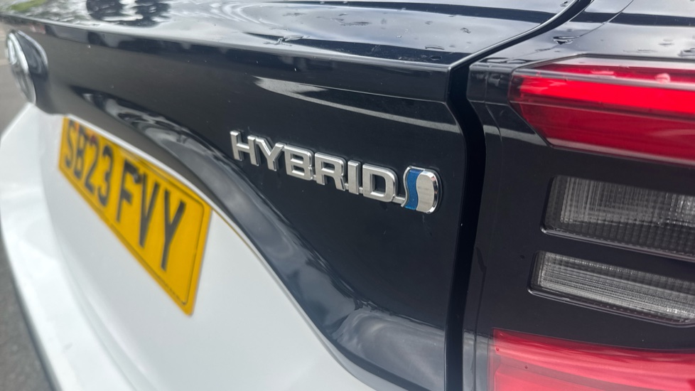 Toyota Yaris 1.5 Hybrid Design 5dr CVT Hybrid Hatchback - Image 35