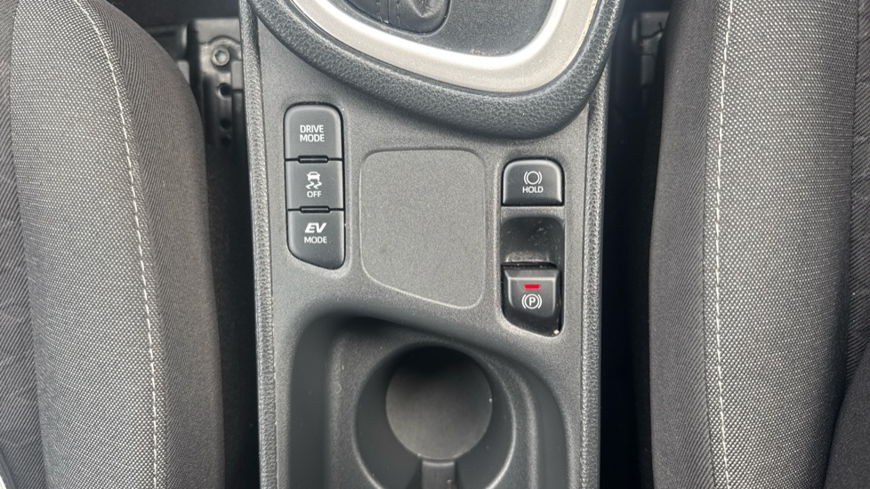 Toyota Yaris 1.5 Hybrid Design 5dr CVT Hybrid Hatchback - Image 38