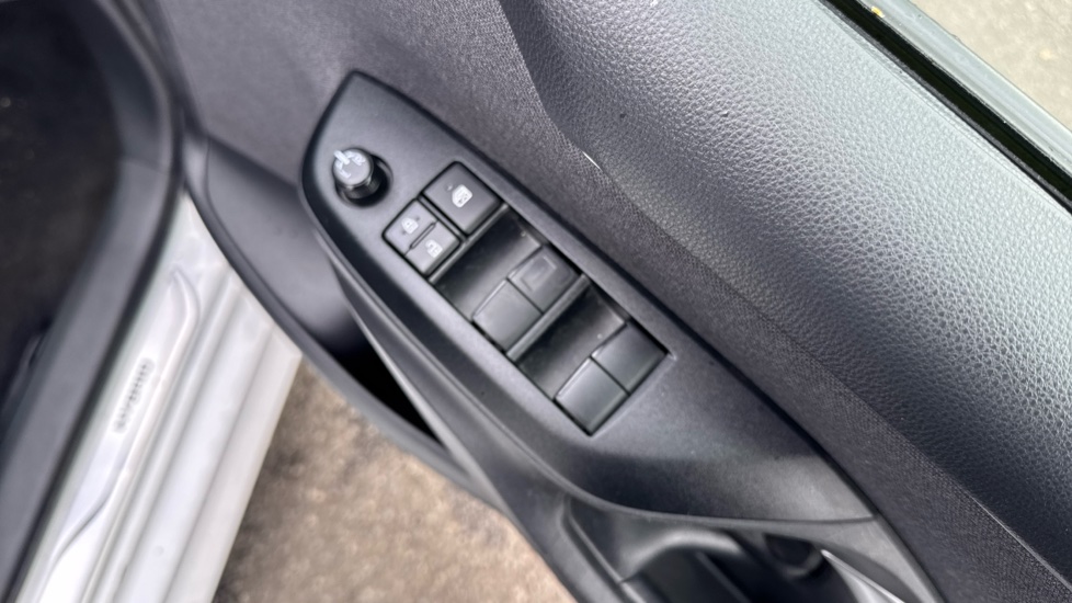 Toyota Yaris 1.5 Hybrid Design 5dr CVT Hybrid Hatchback - Image 44