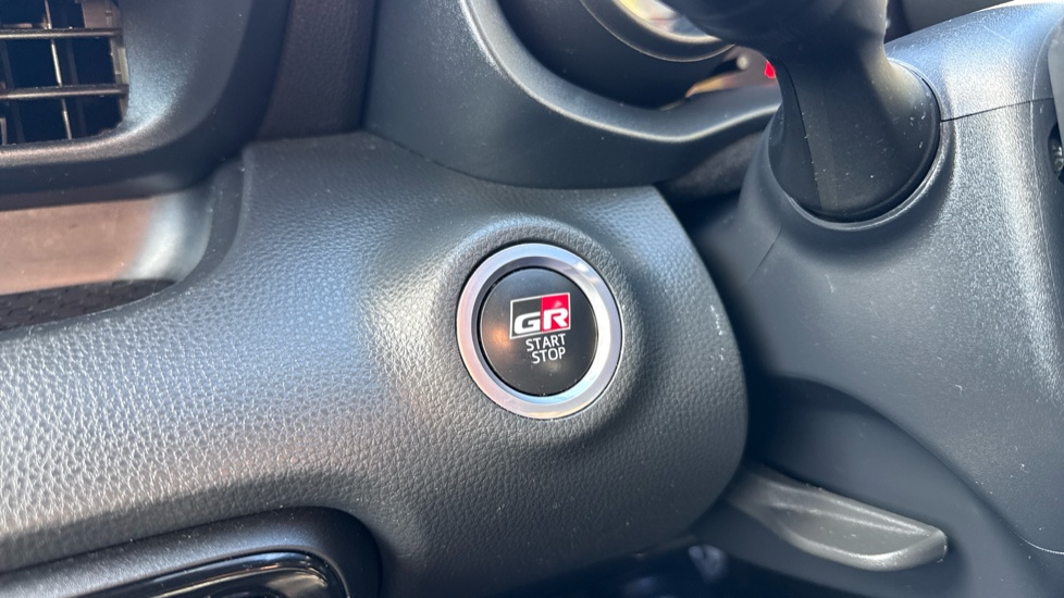 Toyota Yaris 1.5 Hybrid GR Sport 5dr CVT Hybrid Hatchback - Image 16