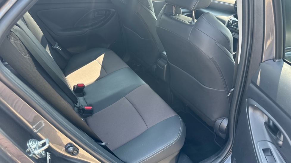 Toyota Yaris Cross 1.5 Hybrid Excel 5dr CVT Hybrid Estate - Image 8