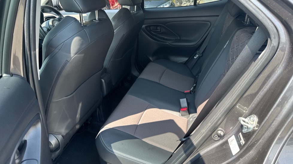 Toyota Yaris Cross 1.5 Hybrid Excel 5dr CVT Hybrid Estate - Image 15