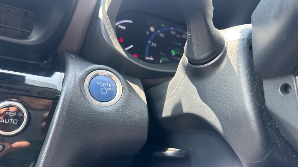 Toyota Yaris Cross 1.5 Hybrid Excel 5dr CVT Hybrid Estate - Image 16