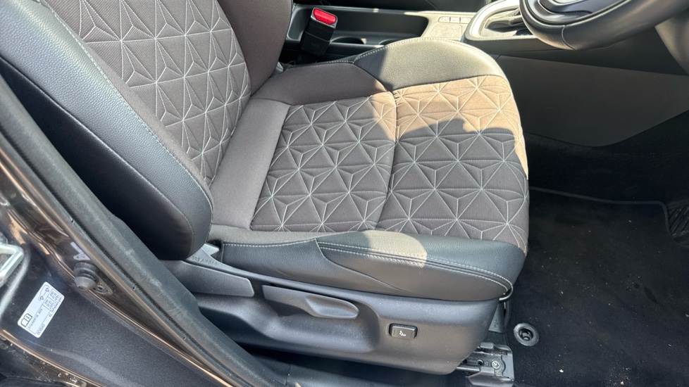 Toyota Yaris Cross 1.5 Hybrid Excel 5dr CVT Hybrid Estate - Image 17