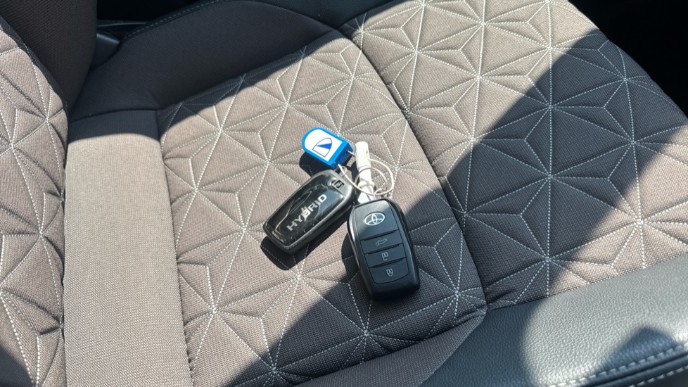 Toyota Yaris Cross 1.5 Hybrid Excel 5dr CVT Hybrid Estate - Image 28