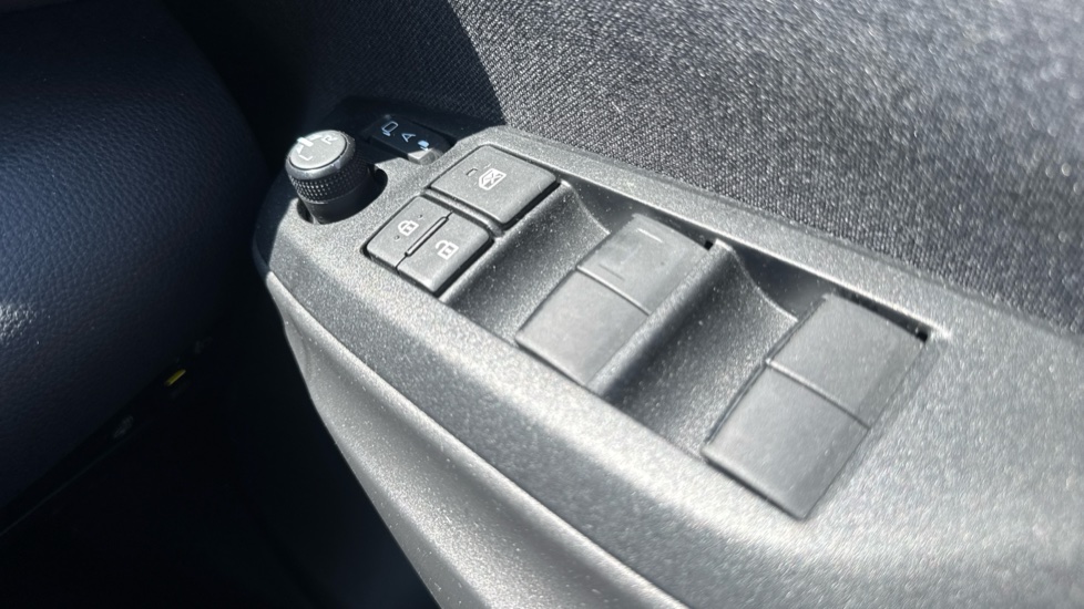 Toyota Yaris Cross 1.5 Hybrid Excel 5dr CVT Hybrid Estate - Image 34