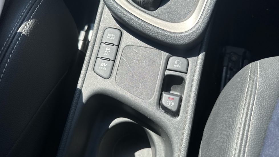 Toyota Yaris Cross 1.5 Hybrid Excel 5dr CVT Hybrid Estate - Image 40