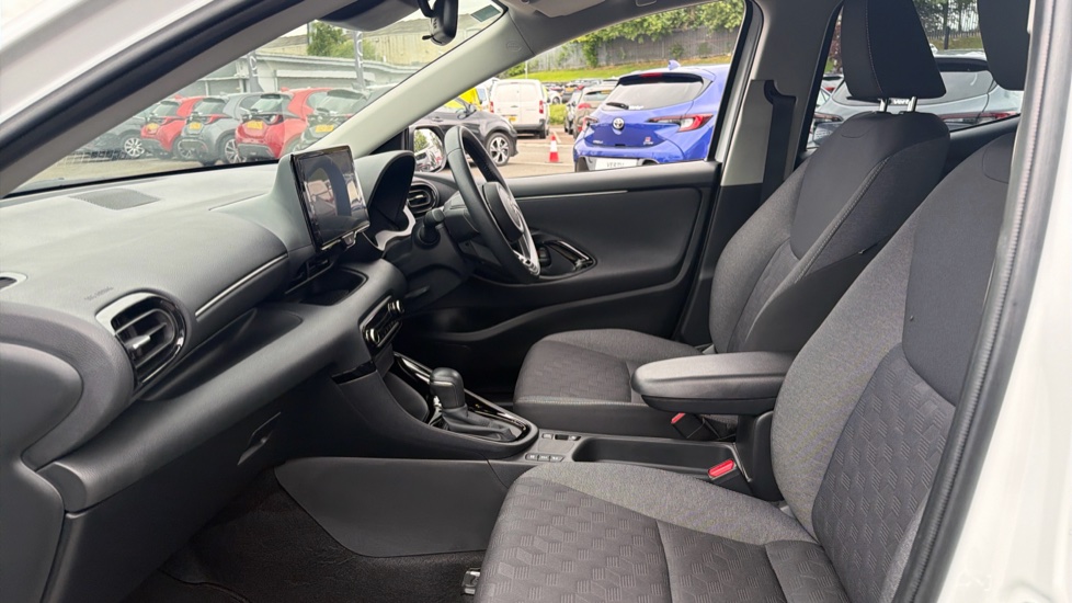 Toyota Yaris 1.5 Hybrid Design 5dr CVT Hybrid Hatchback - Image 5