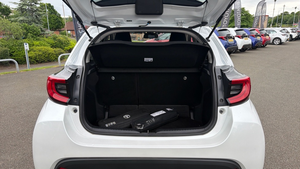 Toyota Yaris 1.5 Hybrid Design 5dr CVT Hybrid Hatchback - Image 13