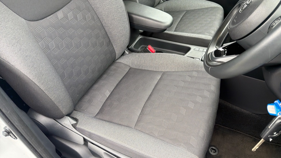 Toyota Yaris 1.5 Hybrid Design 5dr CVT Hybrid Hatchback - Image 17