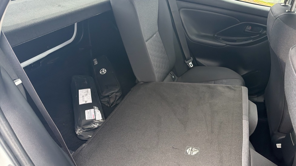 Toyota Yaris 1.5 Hybrid Design 5dr CVT Hybrid Hatchback - Image 18
