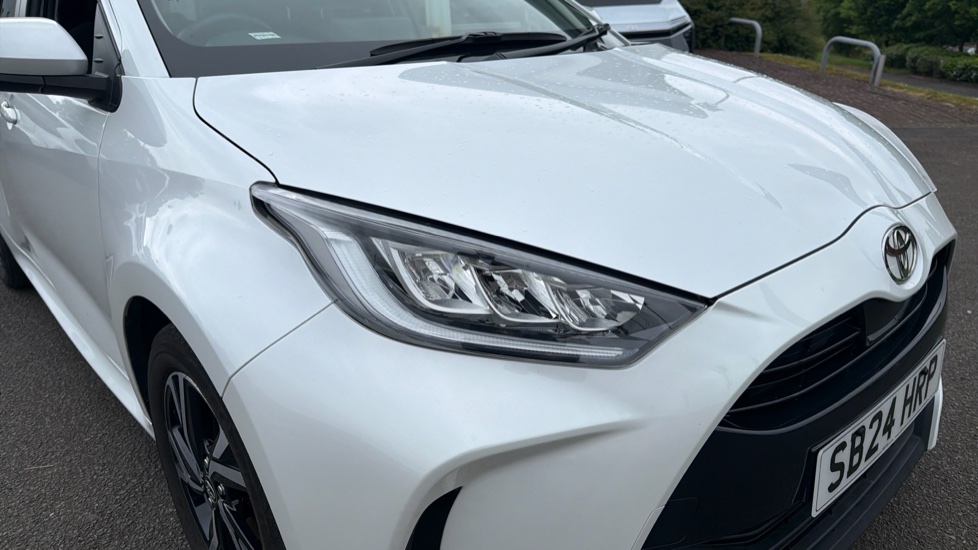 Toyota Yaris 1.5 Hybrid Design 5dr CVT Hybrid Hatchback - Image 20